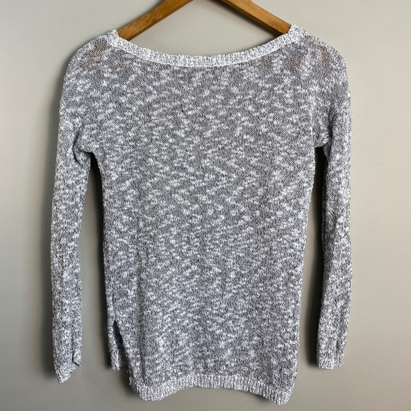 Guess‎ Women's Gray + White Glitter Lightweight See-Through Sweater Size Medium - Picture 5 of 12